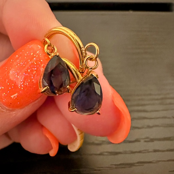 Beautiful Earth delicate gold Huggies with a sapphire blue teardrop gemstone New - Picture 4 of 4